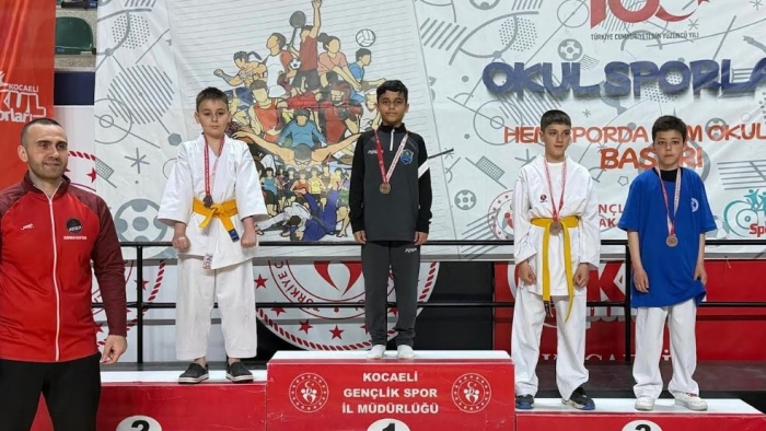 Çayırova’ya karatede 16 madalya birden